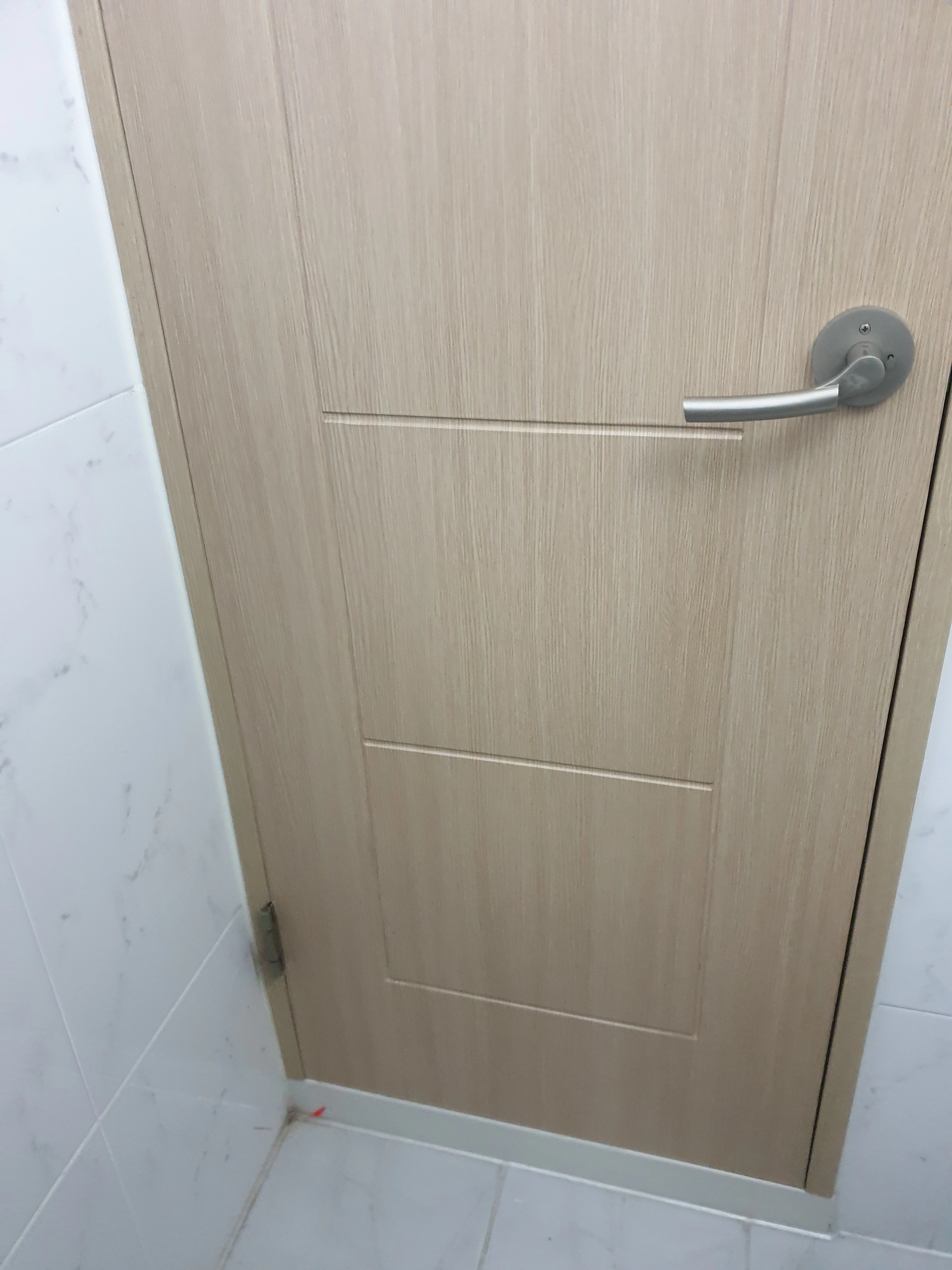 욕실문시트지 시공 후