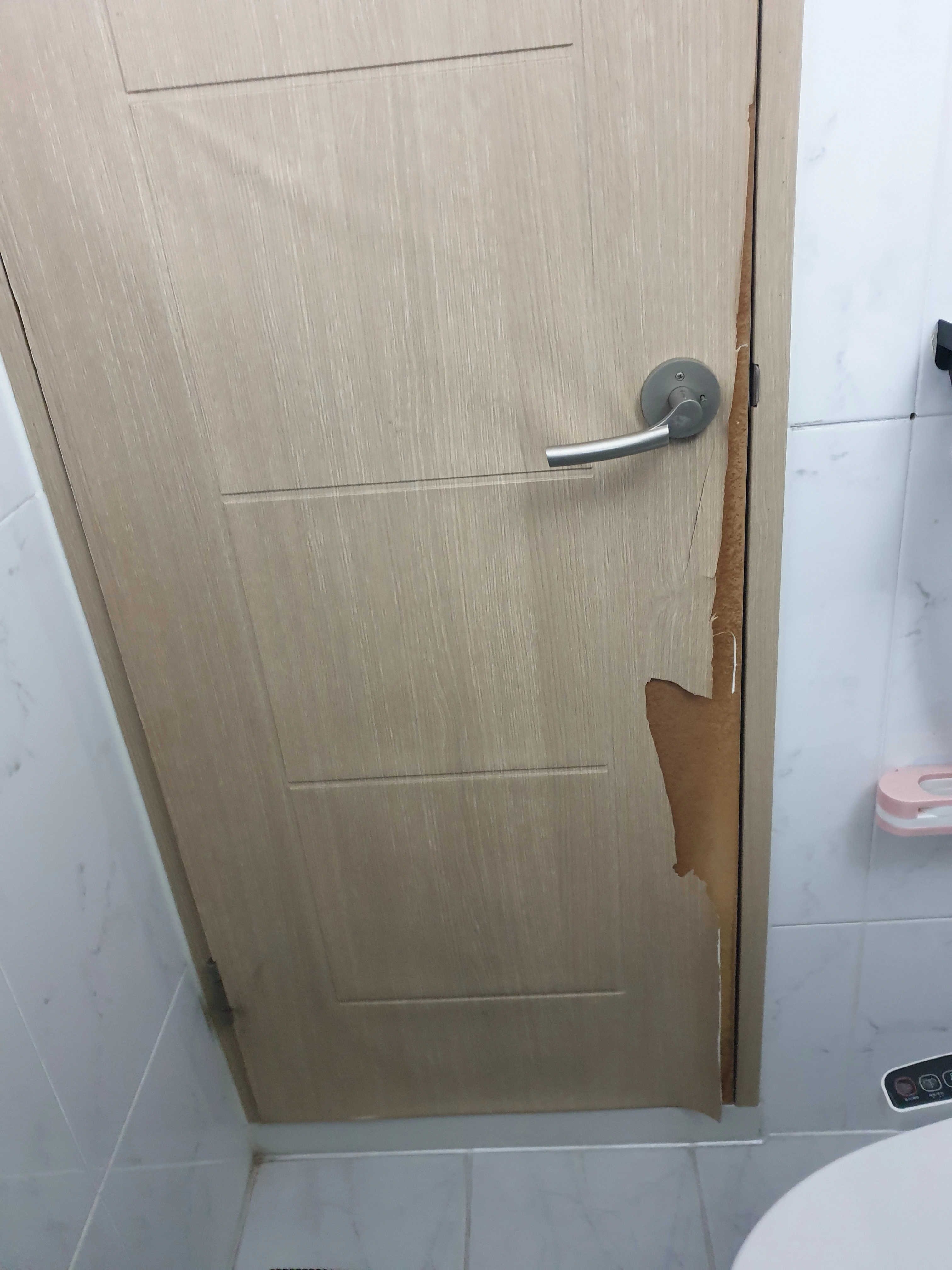 욕실문시트지 시공 전